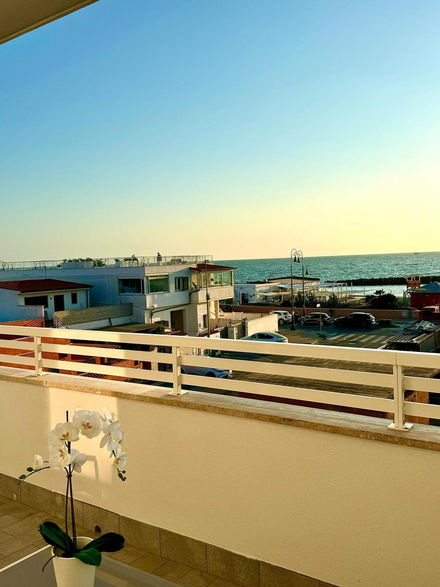 Suites Dreams Fiumicino Mare Bagian luar foto
