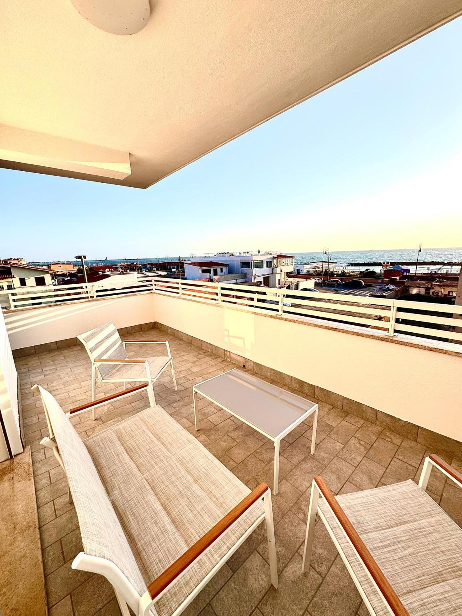Suites Dreams Fiumicino Mare Bagian luar foto