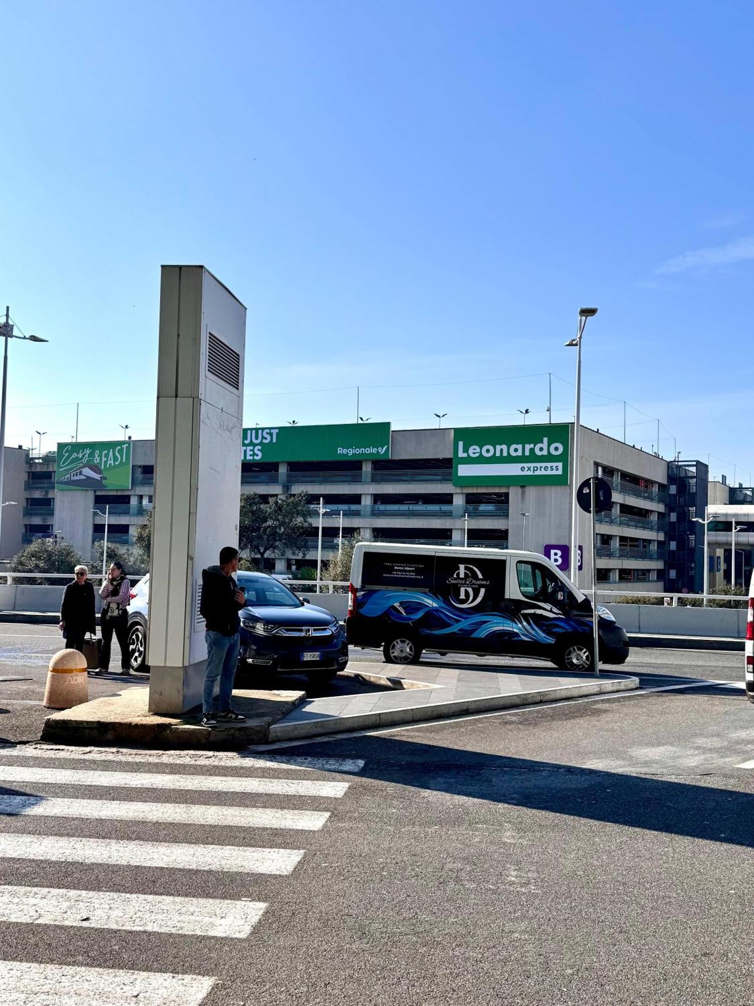 Suites Dreams Fiumicino Mare Bagian luar foto